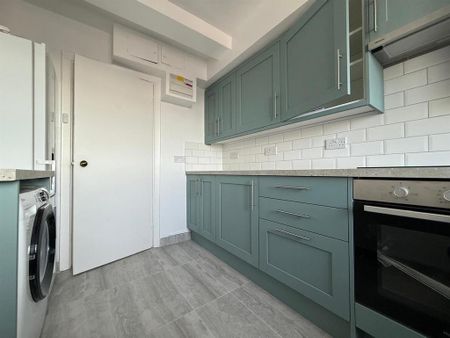 2 bedroom flat to rent - Photo 3