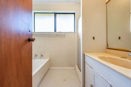 Cosy 3 Bedroom Home in Sought After Kelson - Photo 5