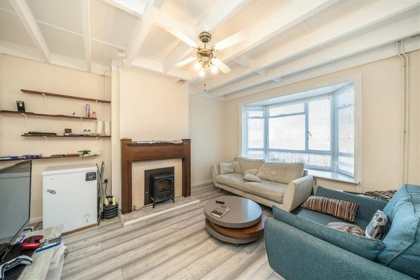 Kingsholm Gardens, SE9, London - Photo 1