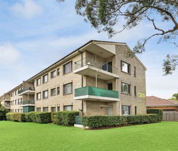 SPACIOUS 3 BEDROOM UNIT WITH BRAND NEW KITCHEN - Photo 3