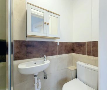 Studio to rent - Photo 6