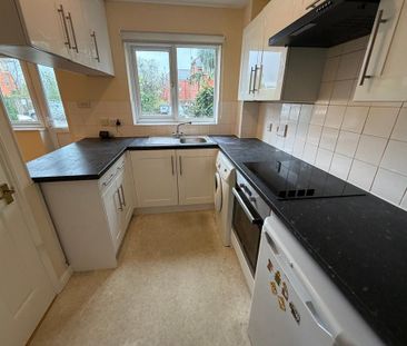 1 bedroom mews to rent - Photo 2