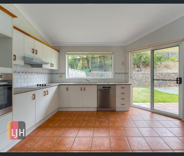 OVERSIZED 3 BEDROOM TOWNHOUSE WITH POOL IN COMPLEX - Photo 5