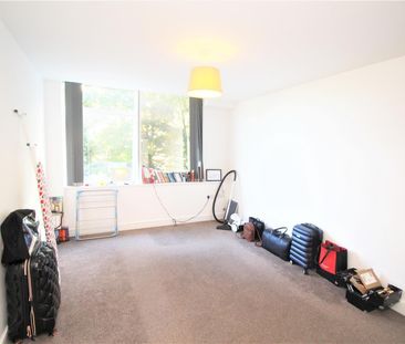 London Road, Lowfield Heath - Photo 2