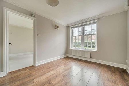 Calcott Park, Yateley, GU46 - Photo 4