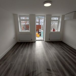 1 Bed Flat, Swindon Close, IG3 - Photo 2