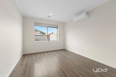 LARGE FAMILY HOME IN A CONVENIENT LOCATION! - Photo 5