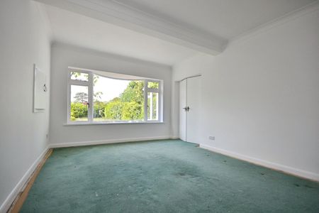 Flat to rent - Oldfield Close, Bromley, BR1 - Photo 2