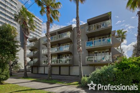 7/340 Beaconsfield Parade, St Kilda West VIC 3182 - Photo 2