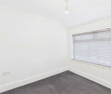3 Bedroom Terraced - Photo 5
