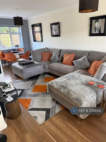 2 bedroom semi-detached house to rent - Photo 2