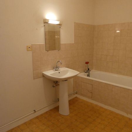 Location Appartement 1 pièce 32m² CHATEAUBRIANT 44110 - Photo 3