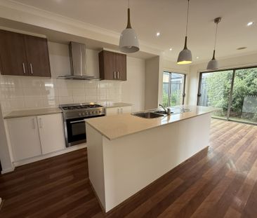 35 Tarlo Drive, Tarneit VIC, Belconnen - Photo 2