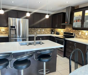 For Lease - 30 Armstrong Crescent, Bradford West Gwillimbury, Ontario - Photo 3