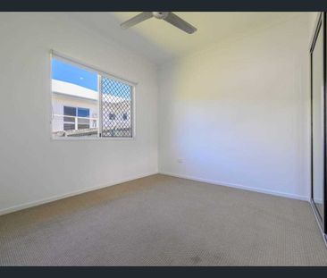 Lovely, Spacious Modern Home - Photo 4