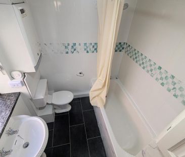 2 bedroom end of terrace house to rent - Photo 6