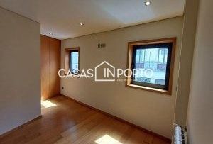 T1 Junto á Faculdade de Belas Artes