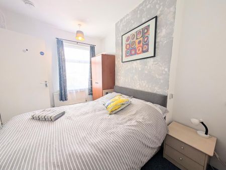 1 bedroom in a house share to rent - Photo 3