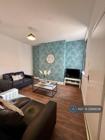 1 bedroom in a house share to rent - Photo 2