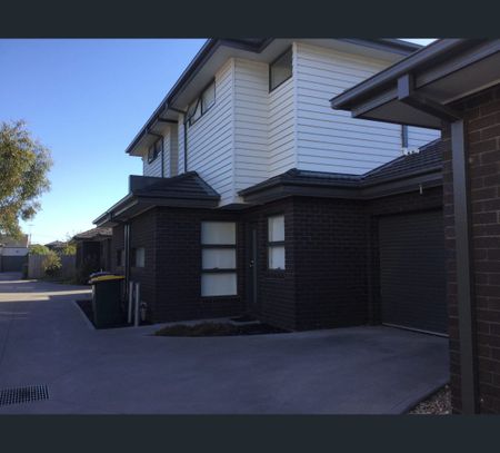 8/2-4 Devon Road, Pascoe Vale, Vic 3044 - Photo 3