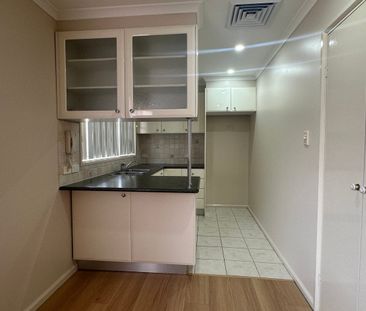 SPACIOUS RENOVATED 5-BEDROOM FAMILY HOME - Photo 5