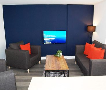 6 bedroom terraced house to rent - Photo 2