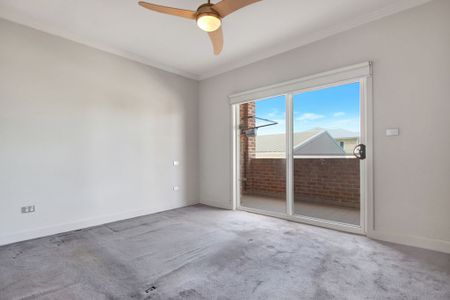 Water-views of the boat harbour! - Photo 5