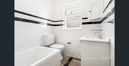 Spacious Art Deco Charm in the Heart of Croydon - Photo 3