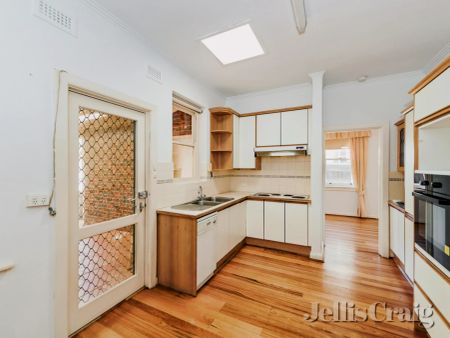 3 Bed, 1 Bath - Photo 5