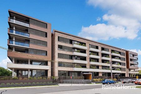 LUXURY TWO BEDROOM APARTMENT WITH PARKING ! - Photo 2