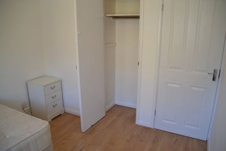 3 Bed Flat, Coldbath Street, SE13 - Photo 5