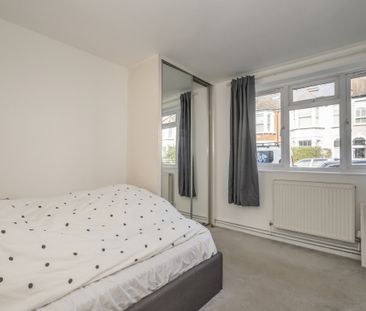 3 bedroom flat to rent - Photo 6