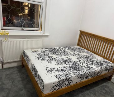 Room in a Shared House, Westbury Road Off Green Street, E7 - Photo 1