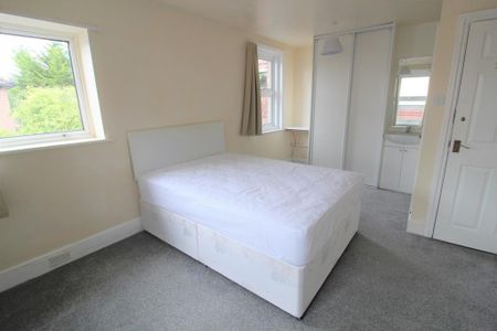 4 bedroom detached house to rent - Photo 2