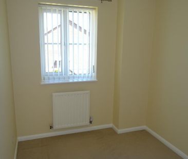2 bedroom end of terrace house to rent - Photo 3