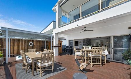 Luxurious Waterfront Duplex With Spa, Sauna & Private Ramp - Photo 4