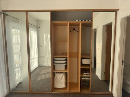 2 bedroom flat to rent - Photo 2
