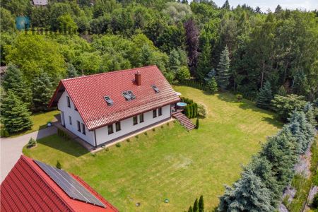 Wolnostojący, ergonomiczny dom otulony ciszą na widokowej działce - Фото 4