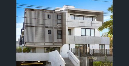 Elevated Living with Style, Comfort and Unbeatable Convenience! - Photo 4