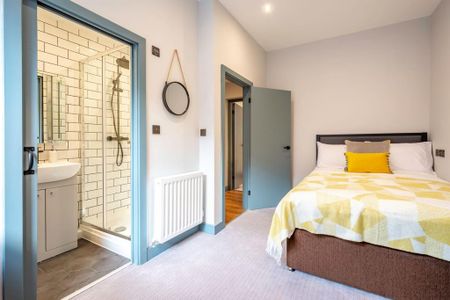 2 bedroom flat to rent - Photo 2