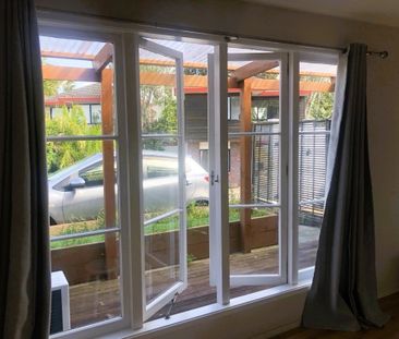 Cute one bedroom unit with large covered patio! - Photo 1