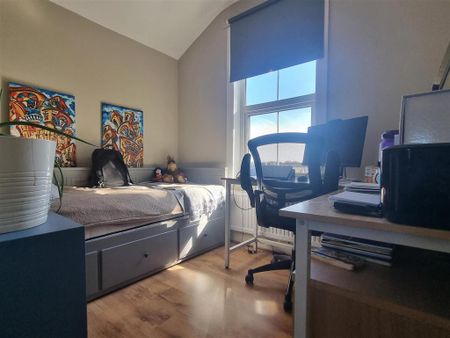 3 bedroom end of terrace house to rent - Photo 3