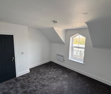 2 Bed Penthouse, Park Road South, CH43 - Photo 2