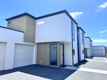 2 Bedroom with study and garage in Spreydon - Photo 2