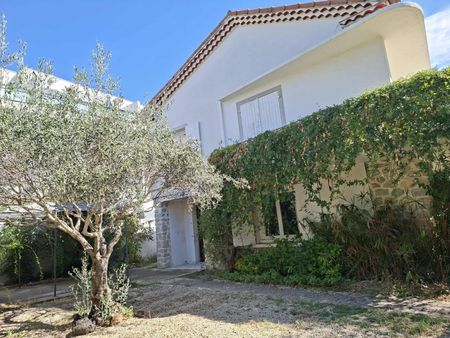 Location - Maison individuelle de 143 m² avec un jardin clos et arboré, une terrasse - Photo 5