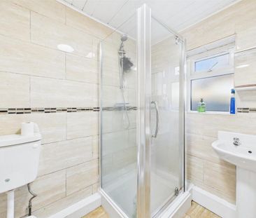 4 bedroom private hall to rent - Photo 1