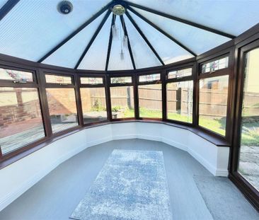 4 bedroom detached house to rent - Photo 2