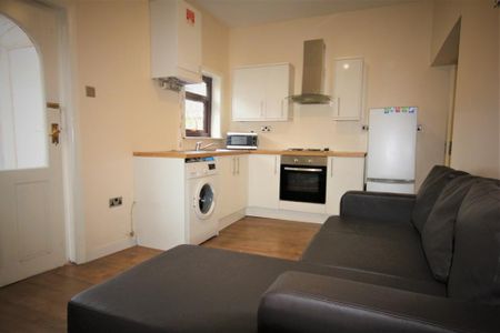 4 bedroom terraced house to rent - Photo 4