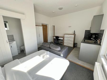 1 bedroom in a house share to rent - Photo 3