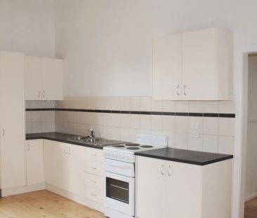 Cute, quaint and conveniently located. - Photo 2